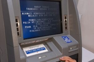 3 Cara Mengambil Uang di ATM BRI